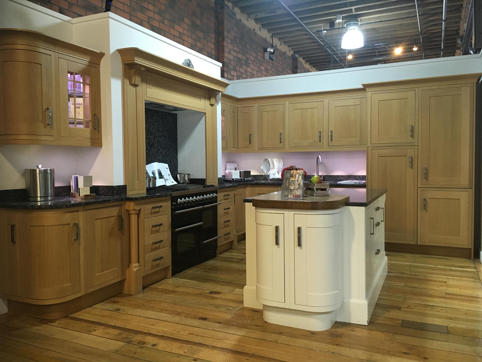 Ex Display MACKINTOSH Traditional Solid Wood Kitchen Concept17 Kitchens